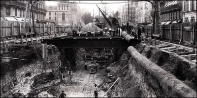 Quand la première ligne de métro parisienne a-t-elle été inaugurée ?