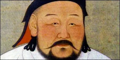 Au XIIIe siècle, quel grand chef mongol régnait du Pacifique à la Méditerranée et de la Sibérie jusqu'en Inde ?