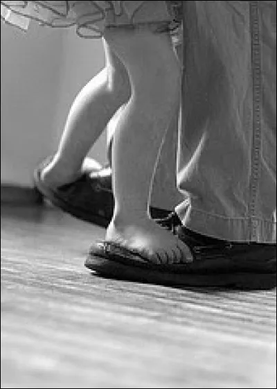 Ces chaussures sont celles, à l'évidence, d'un héros de série à succès, qui est... ?