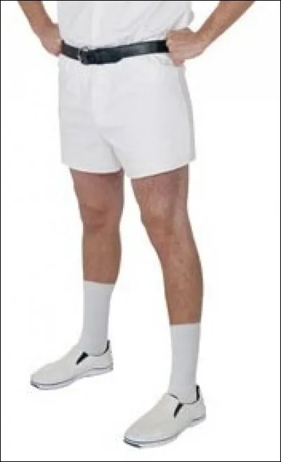 Ces chaussures blanches arpentent un pont, forcément, car ce sont celles... ?