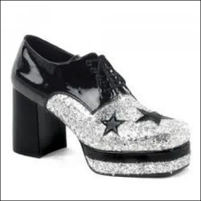 Cette chaussure qui marque une époque serait bienvenue aux pieds d'un certain trio d'acteurs, héros d'un film léger et entraînant. Lesquels sont-ils ?