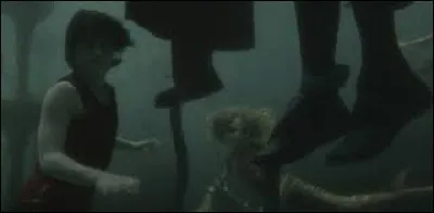 Ces chaussures sont manifestement dans l'eau, et dans le film... ?