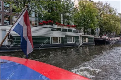 Quel mot désigne l'arrière d'un bateau ?