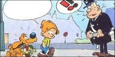 Quel numéro porte l'agent de police ?