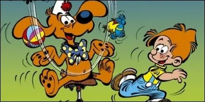 Elliott est un petit garçon brun vivant avec un cirque.