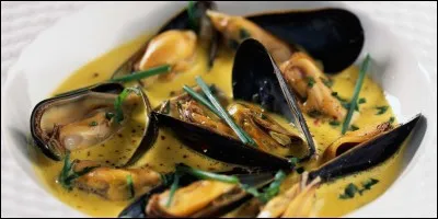 Quel nom porte le plat de moules au vin blanc et à la crème ?