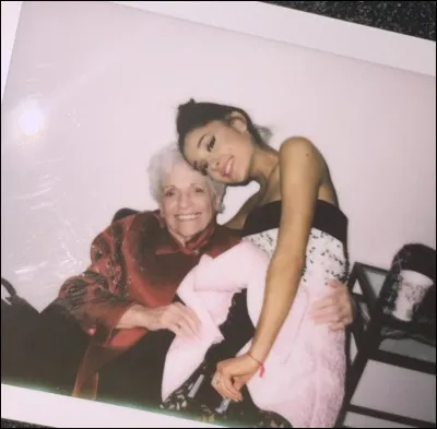 Comment s'appelle la grand-mère d'Ariana Grande ?