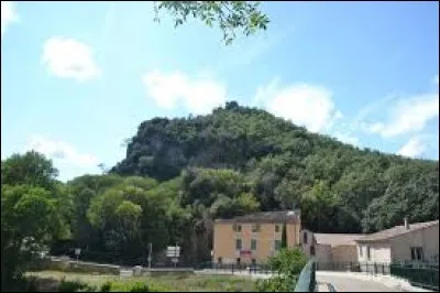 Je vous emmène maintenant en région P.A.C.A., à la découverte de Châteauvert. Commune en Pays de la Provence verte, dans l'arrondissement de Brignoles, elle se situe dans le département ...