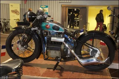 Et encore une 500 4 cylindres en ligne très compacte.