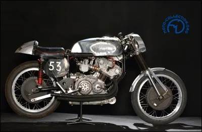 Puisqu'on est dans les 4 cylindres une moto de course pour finir !