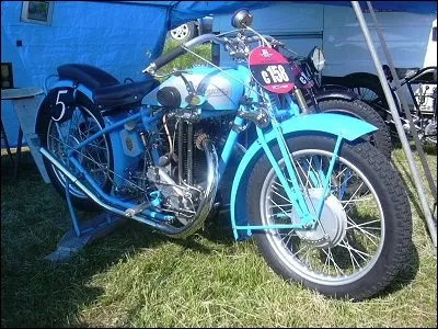 De quelle marque est celle-ci de 1930 ?