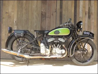 Et ce bicylindre en V 1000cc de 1930 ?