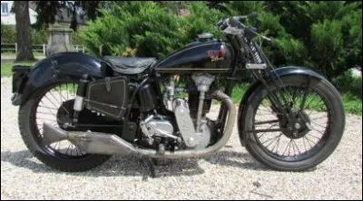 Et celle-ci équipée d'un moteur Velocette ?