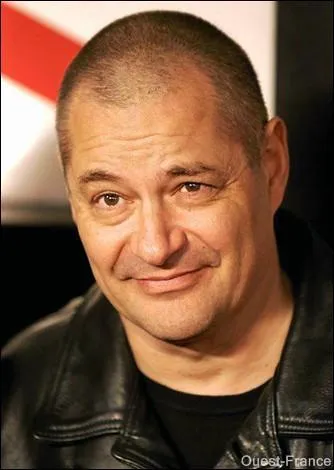 Un long dimanche de fiancailles ...c'est Jean...