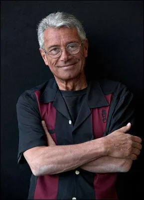 Il ne porte pas le nom de son pre, c'est Jean...