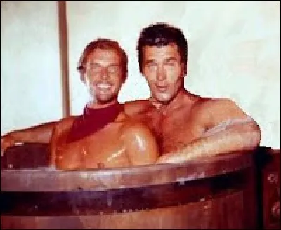 N'est-ce pas amusant de voir ici Ivanhoé (ou encore Simon Templar, Lord Brett Sinclair,James Bond... ), partageant un bain rapproché avec un collègue (Clint Walker) ? Il s'agit du film "Le trésor des 7 collines" et l'acteur qui se moque de la situation est évidemment... ?