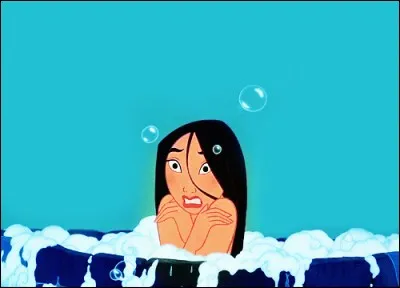 Mêmes les héroïnes Disney se retrouvent parfois dans le bain ! Reconnaissez-vous celle-ci qui n'a pas l'air ravi ?