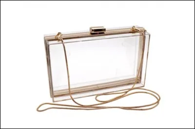 Transparent le sac de soirée. Il est donc interdit... ?