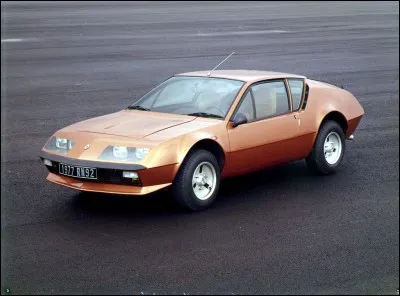 Et ce modèle au design assez moderne ? 
Il a été fabriqué entre 1971 et 1985.