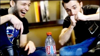 Dans la vidéo de "Bottle Flip Challenge", quel est le gage du perdant ?