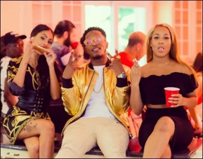 En combien de jours la musique "Réseaux" a-t-elle été visualisée 100 millions de fois sur YouTube ?