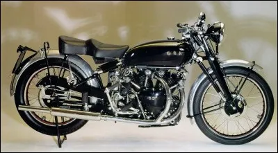 Une bicylindre en V cette fois, premi&egrave;re moto de s&eacute;rie &agrave; passer les 200 km/h. Quelle est-elle ?