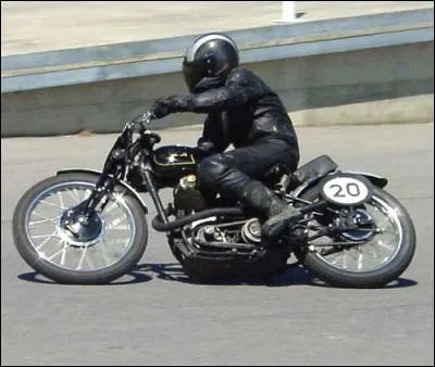 Et voici une moto d'une marque qui a remport&eacute; de nombreuses victoires en comp&eacute;tition. Quelle est-elle ?