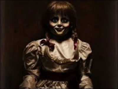 La soirée d'Halloween est l'occasion de se faire peur en regardant des films d'horreur. Dans quel film d'horreur voit-on cette effrayante poupée hantée ?