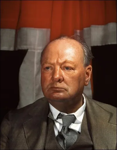 Complétez la citation : "Un bon politicien est celui qui est capable de prédire l'avenir et qui, par la suite, est également capable d'...