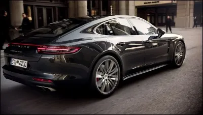 Quelle est cette marque de voiture ?