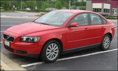 Quelle est cette marque de voiture ?