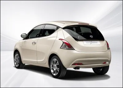 Quelle est cette marque de voiture ?