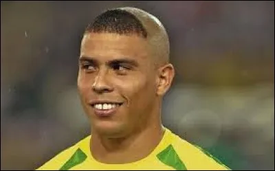Neymar a-t-il déjà joué avec R9 (Ronaldo, le Brésilien) ?