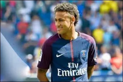 Quel était l'ancien club de Neymar, avant Barcelone ?