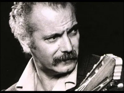 Qui est ce célèbre chanteur ?