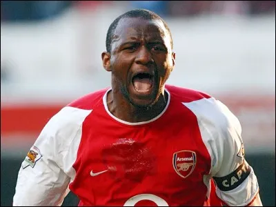 Qui est ce joueur qui a longtemps évolué à Arsenal ?
