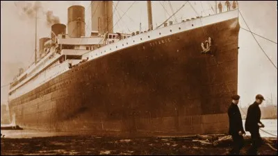 Le Titanic, qui a coulé dans l'océan Atlantique et qui avait comme destination New York, partait de la ville de Londres, en Angleterre. Vrai ou faux ?