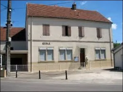 Village de Bourgogne-Franche-Comté, dans l'arrondissement de Vesoul, Velet se trouve dans le département ...