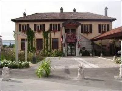 Commune d'Auvergne-Rhône-Alpes, dans l'arrondissement de Thonon-les-Bains, Massongy se situe dans le département ...