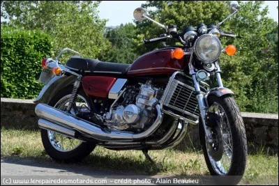 Je vous aide : celle-ci est Japonaise !
Quel est ce modèle ?