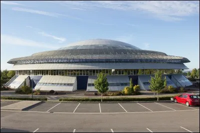 Une technopole est une ville dont l'activité industrielle est surtout orientée vers la haute technologie