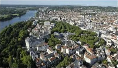 Vichy, connue notamment pour ses pastilles, est une station thermale du département ...