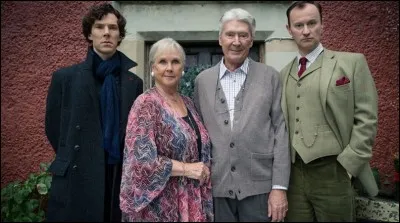 De quelle couleur sont les yeux de la mère de Sherlock ?