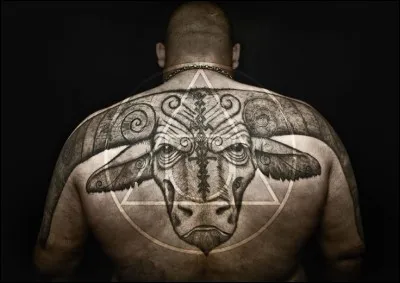 Les Ammonites et les Moabites l'adoraient, démon de la flatterie, membre du conseil infernal. Qui est-il ?