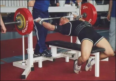 Quelles sont les longueurs osseuses avantageuses pour le développé couché ?