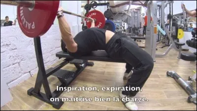 Pour réduire l'étirement des pectoraux, je peux :