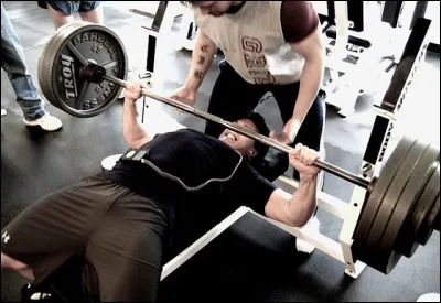 Quel est le meilleur intervalle de répétitions pour prendre en force ?