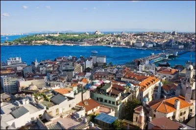 I comme Istanbul. Comment appelle-t-on le bras de mer qui sépare la ville sur la rive européenne ?
