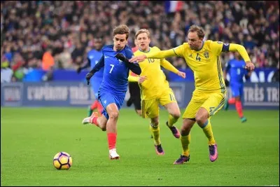 Au stade de France, le 11 novembre 2016, est-ce la France ou la Suède qui remporte le match sur le score de 2 buts à 1 ?