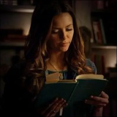 Dans quelle saison Katherine prend-elle le corps d'Elena ?